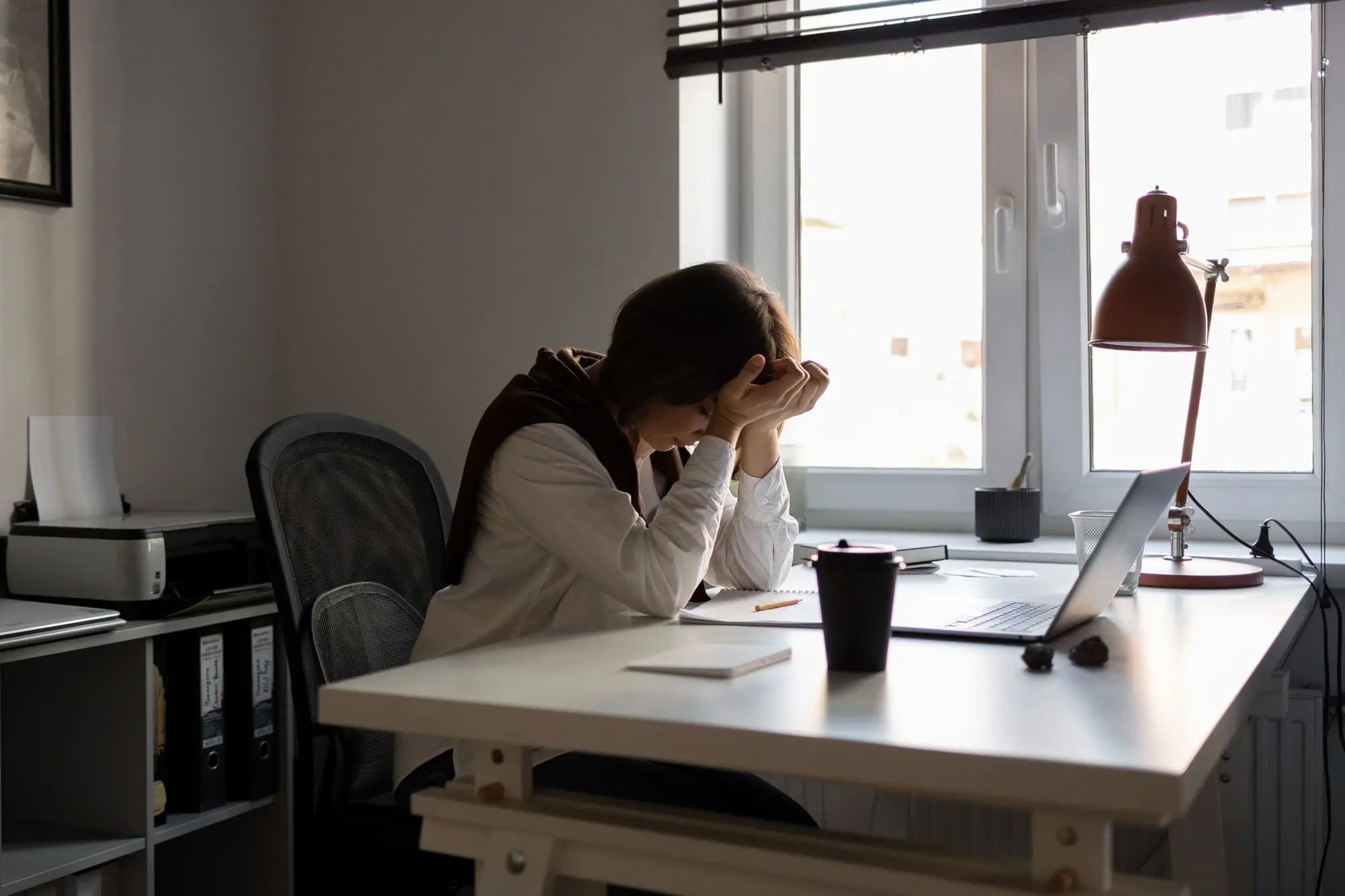 5 Signs You're Experiencing Career Burnout (and What to Do About It) 1 Career burnout in women